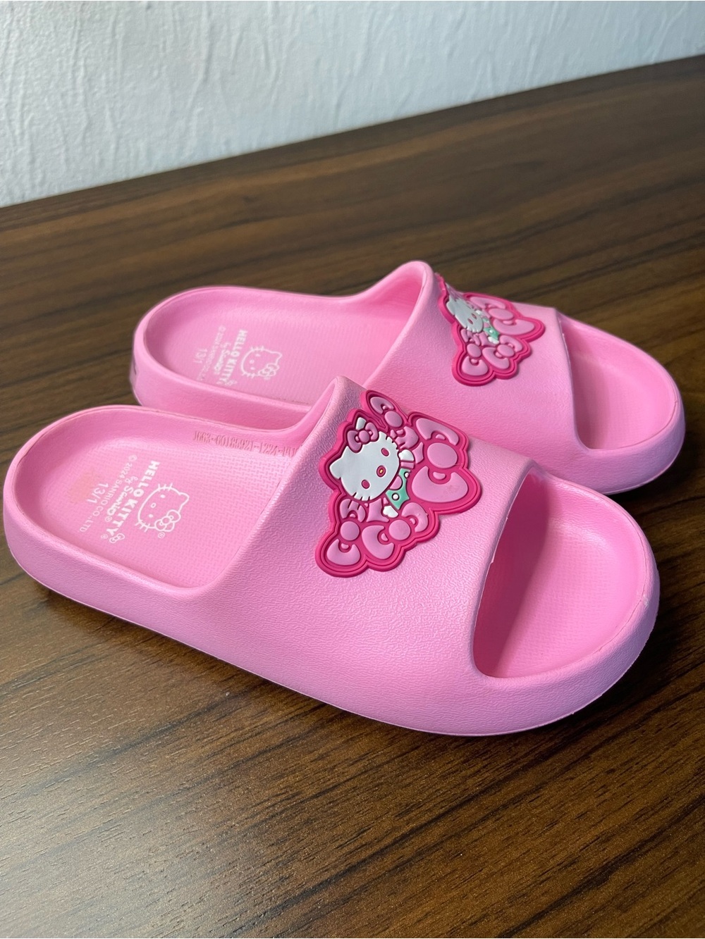 Hello Kitty Girls Slides - Size 13/1 MED